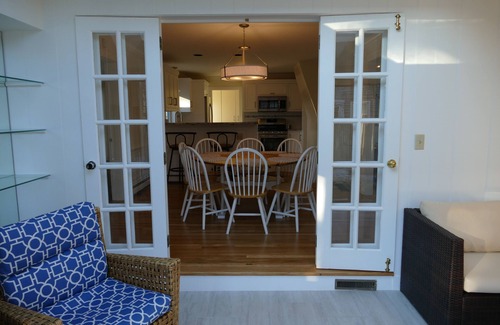 Hyannis House | Charming Cape House, newly renovated, walk to beaches, Hyannis Harbor, and more!