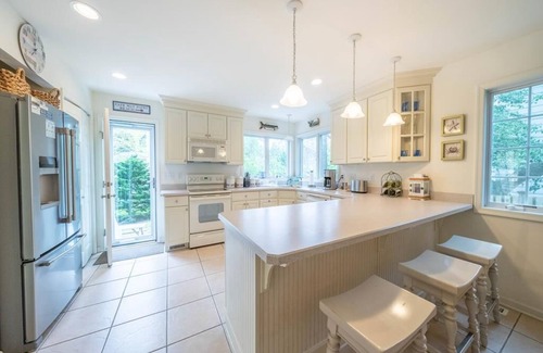 Cape May Point House | Charming Cape May Point Home, 1 1/2 blocks to the beach and open layout