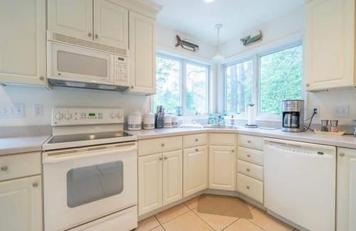Cape May Point House | Charming Cape May Point Home, 1 1/2 blocks to the beach and open layout
