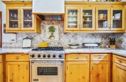 Northeast Carmel Cottage | Charming Carmel by the Sea Cottage