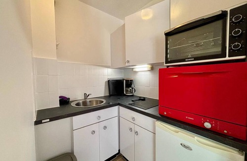 Carnac Apartment | Charming Carnac Apartment: Close to Beaches, Terrace, Parking, and Amenities