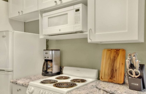 Lakeland House | Charming Carriage House with two private units!