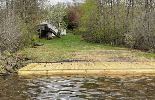 Swan Lake House | Charming Catskills Lakefront Cottage