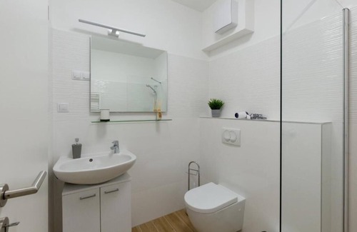 Downtown Apartment | Charming Center-hall Residence