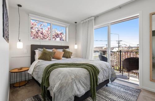 Linwood House | Charming Central Stay - Cosy Comfort and Free Parking