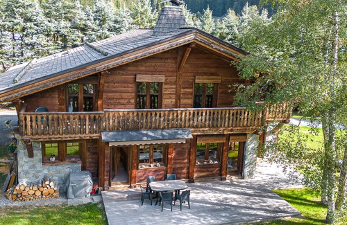 Les Tines Ski Chalet | Charming chalet in Chamonix, 6 bedrooms, garden, parking, wifi