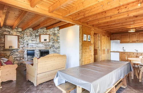 Vallandry Ski Chalet | Charming chalet for 10 in Vallandry, balcony, fireplace, WiFi