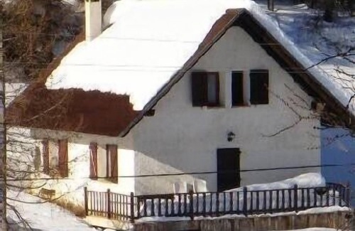 Roubion Ski Chalet | Charming chalet 800 meters from the slopes in a small ski resort
