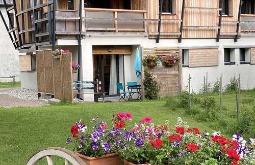 Vallorcine Ski Chalet | Charming Chalet at the Foot of the Chamonix Mont Blanc Ski Slopes in Vallorcine.