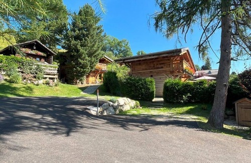 Demi-Quartier Ski Chalet | Charming chalet facing the Mont Blanc range. Your 4-legged friend is welcome