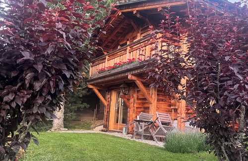Demi-Quartier Ski Chalet | Charming chalet facing the Mont Blanc range. Your 4-legged friend is welcome