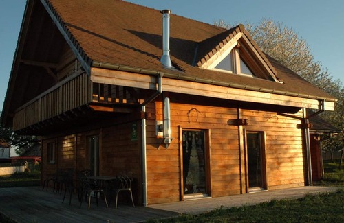 Louchy-Montfand Cottage | Charming chalet in vineyard, terrace and garden