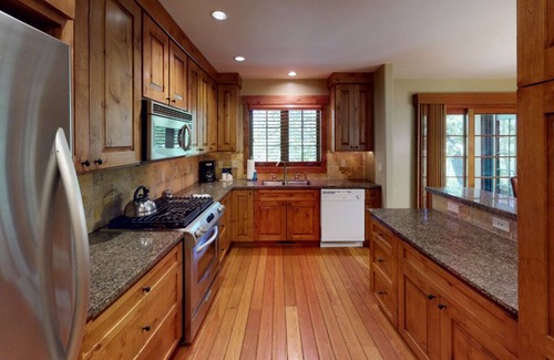 Tamarack Ski Chalet | Charming Chalet |Soaking Tub and Wood Fireplace