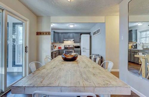 Tobyhanna House | Charming Chalet w/Hot Tub,King Suite,Dog Friendly
