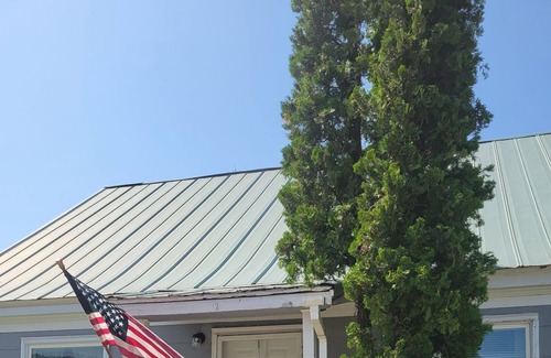 Kellogg House | Charming Chalet-Walk to Silver Mt., park, coffee cafe, grocery store, etc