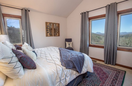 Boone Ski Chalet | Charming Chalet with Sweeping Views
