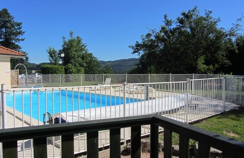 Les Noes Cottage | Charming chalet with terrace and pets allowed