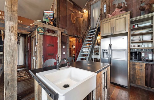 Grand Lake Cabin | Charming Chalet with NEW Private Hot Tub in Grand Lake