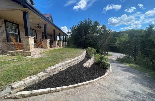 Paluxy House | Charming Chalk Mountain Retreat near Glen Rose, Hico, Stephenville, Granbury