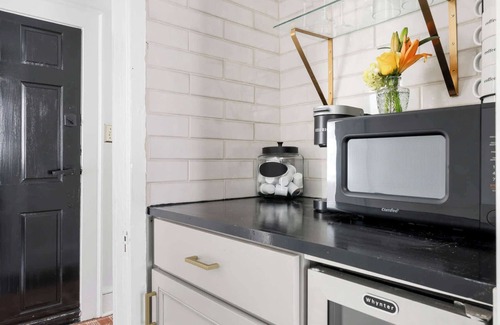 Charleston Historic District House | Charming Charleston Suite |Sleeps 4| Historic Area
