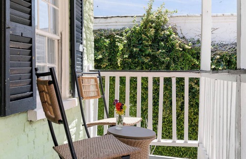 Charleston Historic District House | Charming Charleston Suite |Sleeps 4| Historic Area