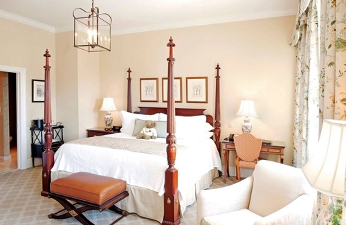 Charleston Historic District Hotel | Charming Charleston Room with Access to historic City Market