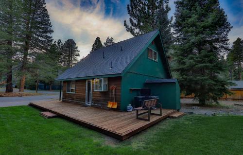 Tahoe Paradise House | Charming Cherokee Cabin - Secluded Stay for 6 Just 10 Minutes to Tahoe