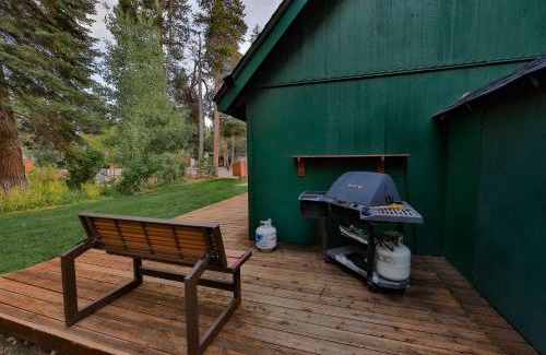 Tahoe Paradise House | Charming Cherokee Cabin - Secluded Stay for 6 Just 10 Minutes to Tahoe