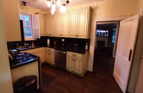 Montgomery House | Charming Cloverdale Home Minutes from Everything w/King Bed