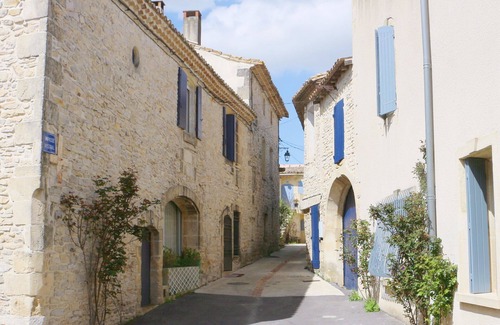 Nages-et-Solorgues Villa | Charming country house with swimming pool