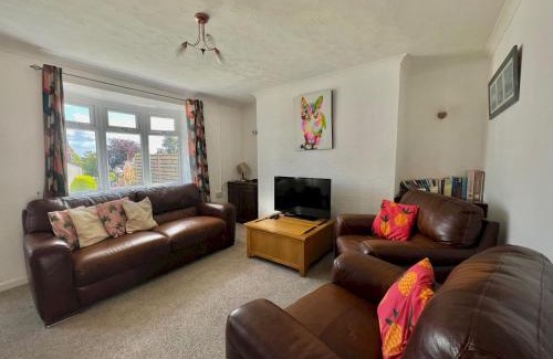 Mumbles House | Charming Coastal Cottage Near Mumbles with Garden Pass the Keys
