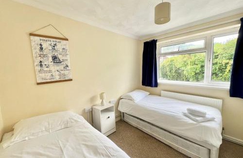 Mumbles House | Charming Coastal Cottage Near Mumbles with Garden Pass the Keys