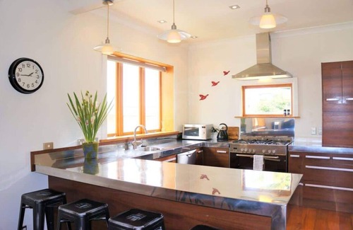 New Plymouth House | Charming Coastal Bungalow in New Plymouth