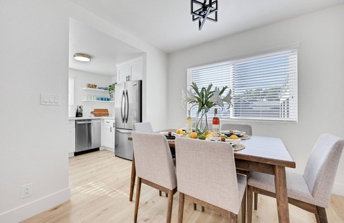 Eastside House | Charming Coastal Retreat LB 5 min 2 Beach/downtown