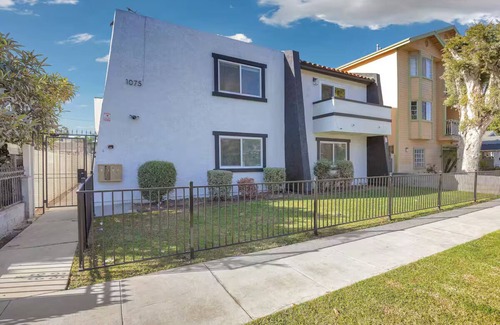 Eastside House | Charming Coastal Retreat LB 2/2 home 5 Min 2 Beach