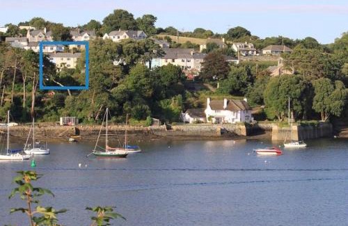 Flushing House | Charming Coastal Retreat in Flushing, Cornwall | Cosy Village Home with Parking & Outdoor Space, Near Beach & Falmouth Ferry