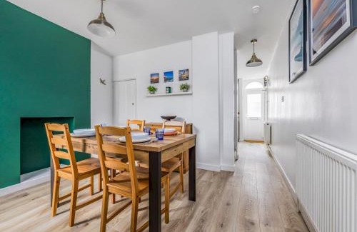 Southsea House | Charming Coastal Southsea Home Pass The Keys
