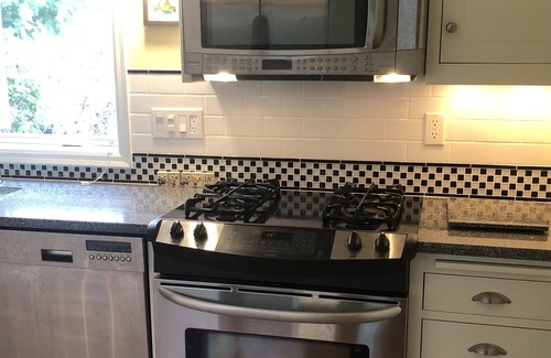 Egg Harbor Cottage | Charming Cobblestone Cottage at Horseshoe Bay