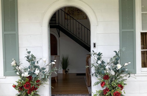 Columbia House | Charming Columbia Retreat ~ 2 bedroom2 bath ~ Monthly Stays Welcomen