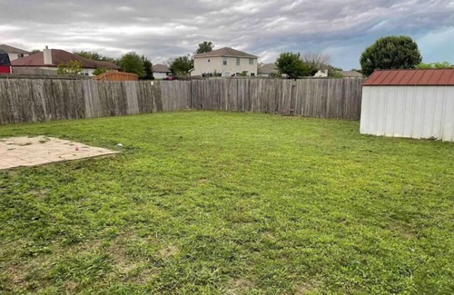 Hutto House | Charming Comfortable Home 30 min of Austin