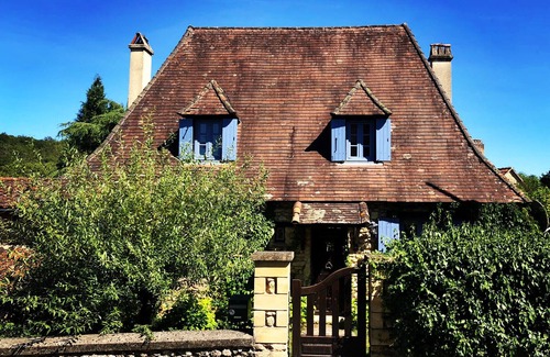 Manaurie Cottage | Charming Comfy 6 person cottage w/private pool & large garden, Les Eyzies