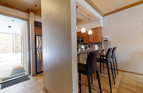 Steamboat Springs Condo | Charming condo just steps to base area w/shared pool, hot tub, free WiFi