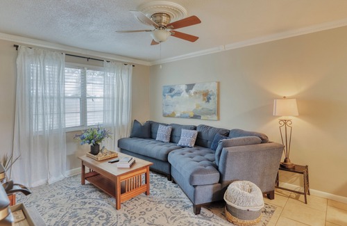 Dunedin House | Charming condo close distance to Honeymoon Island!