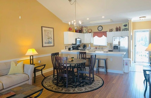 Central Myrtle Beach Apartment | Charming condo in the center of Myrtle Beach