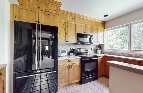 Stratton Mountain Condo | Charming condo, mtn view, dog-friendly, pool, ping-pong, wifi, w/d, fireplace