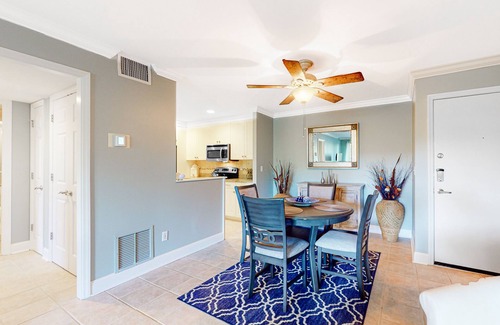 Harbour Town Condo | Charming condo near beach & Harbour Town with full kitchen, balcony