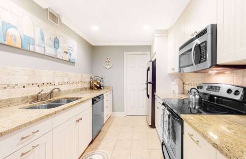 Harbour Town Condo | Charming condo near beach & Harbour Town with full kitchen, balcony