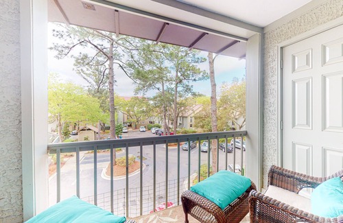 Harbour Town Condo | Charming condo near beach & Harbour Town with full kitchen, balcony