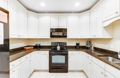 Sun Ridge Condo | Charming condo near the pool with hot tub & tennis