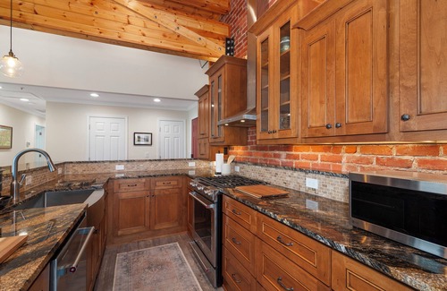 Waynesville Apartment | Charming condo on Main Street in Waynesville